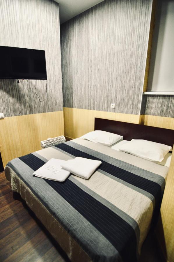Uno Apart Hotel Kiev Exterior foto