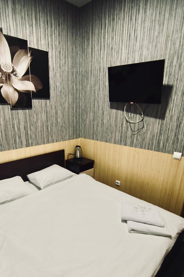 Uno Apart Hotel Kiev Exterior foto